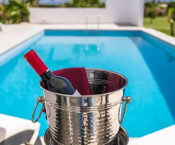 Villa Asteria Pearl 1 With Jacuzzi Tigaki